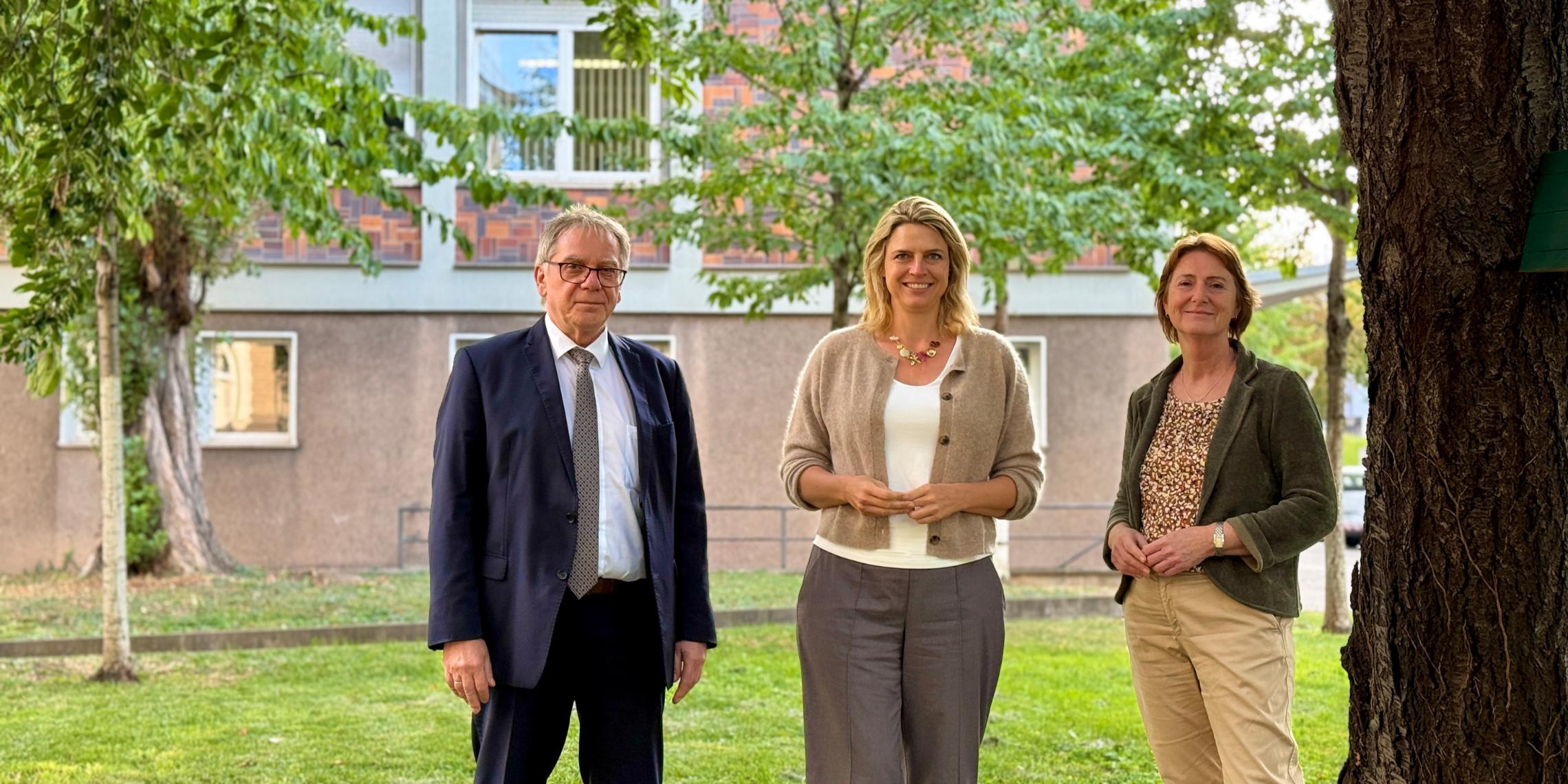 v. l. n. r.: Dieter Ziesel (Präsident LGL), Sarah Schweizer MdL (Staatssekretärin MLR), Anne-Katrin Leukhardt (Abteilungsleiterin MLR)